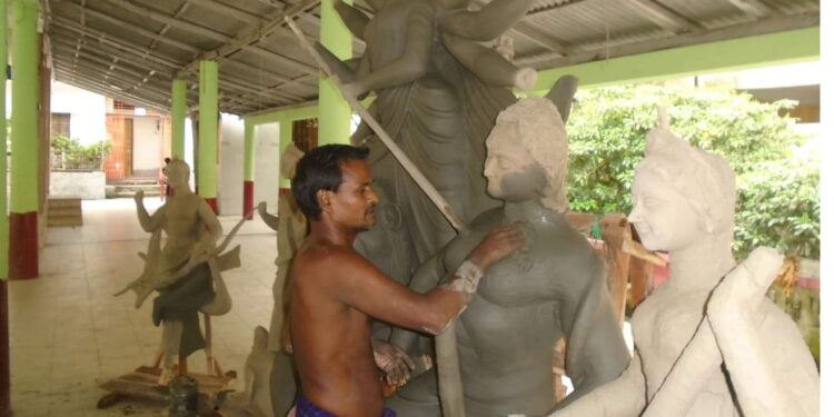 হিন্দু সম্প্রদায়ের সর্ববৃহৎ ধর্মীয় উৎসব শারদীয় দূর্গা পূজা প্রস্তুতি শুরু