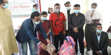 ক্ষুদ্র ও প্রান্তিক চাষীদের মাঝে বিনামূল্যে বীজ ও সার  বিতরণ