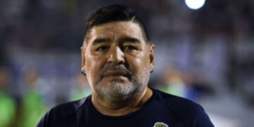 ফুটবলের সর্বকালের অন্যতম সেরা কিংবদন্তি  দিয়েগো ম্যারাডোনা আর নেই