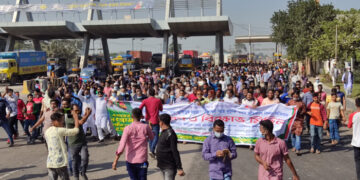 বঙ্গবন্ধুর ভাস্কর্য নির্মাণে বিরোধিতার প্রতিবাদে সোনারগাঁয়ে বিক্ষোভ