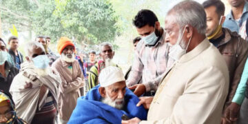 শীতার্তদের মাঝে প্রধানমন্ত্রীর শীত বস্ত বিতরণ করেন ইউপি চেয়ারম্যান খলিলুর রহমান