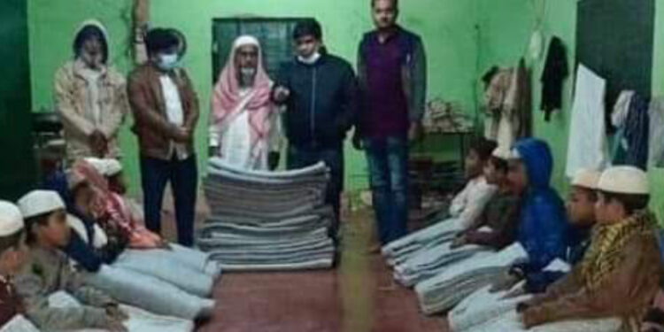 উখিয়ায় প্রশাসনের উদ্যোগে এতিম ও অসহায় হতদরিদ্রের মাঝে শীতবস্ত্র বিতরণ