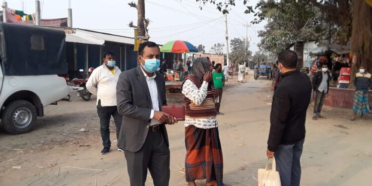 রাণীশংকৈলে মাস্ক না পড়ায় ভ্রাম্যমাণ আদালতে জরিমানা করলেন এসিলেন্ট