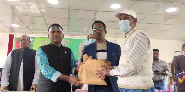 বাগাতিপাড়ায় মহান বিজয় দিবস উপলক্ষে বীর মুক্তিযোদ্ধাদের সংবর্ধনা প্রদান