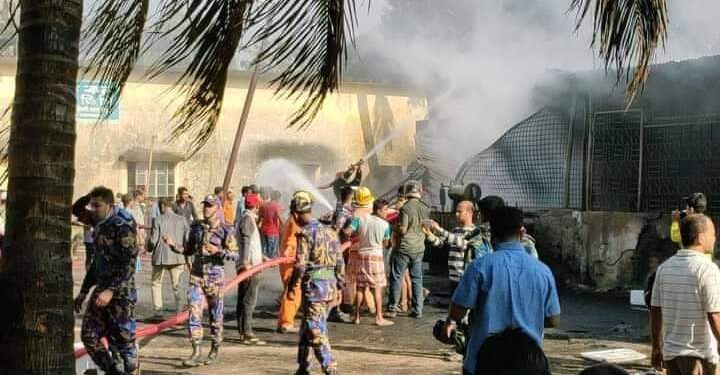 কক্সবাজারের ফিশারীঘাট মৎস্য অবতরণ কেন্দ্রের গোডাউনে আগুন