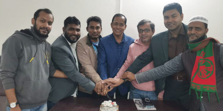 জন্মদিনে সহকর্মীদের ভালোবাসায় সিক্ত   অসিত কুমার দাস