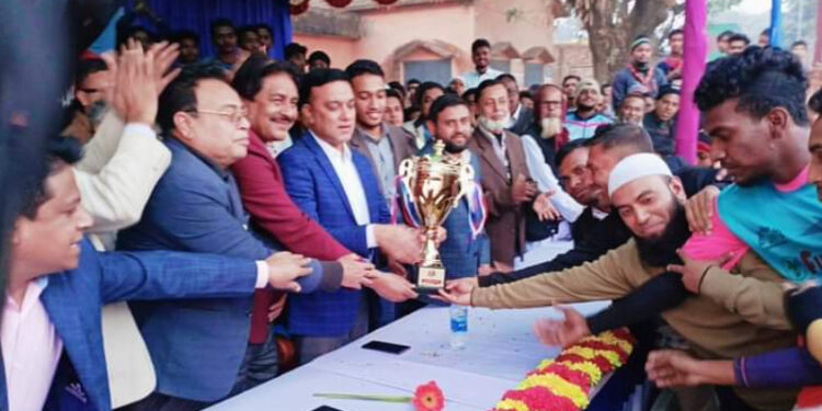 কাউন্সিলর কাপ ফুটবল টুর্নামেন্টের চ্যাম্পিয়ন ব্যবসায়ী পরিষদ শম্ভুগঞ্জ