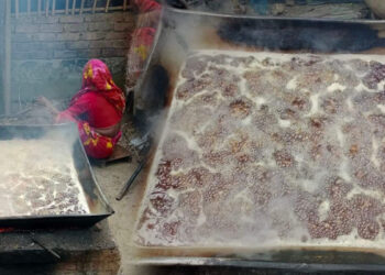 ভেজালের কারণে খাঁটি গুড়-পাটালি ক্রেতাদের চিন্তে কষ্ট