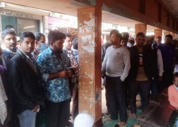 সোনারগাঁয়ে নিয়মিত সাব রেজিষ্ট্রারের   দাবিতে দলিল লেখকদের কর্মবিরতি, বিক্ষোভ