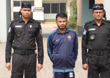 সোনারগাঁয়ে হাতুড়ি দিয়ে পিটিয়ে স্ত্রী হত্যার অভিযোগে ঘাতক স্বামী গ্রেপ্তার