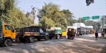 নিষেধাজ্ঞা প্রত্যাহার   করায় আখাউড়া স্থলবন্দর দিয়ে ত্রিপুরায় মাছ রফতানি শুরু