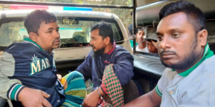 সোনারগাঁয়ে ৩ গরু চোর আটক