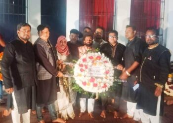 একুশের প্রথম প্রহরে ভাষা শহীদদের প্রতি সোনারগাঁ  সিটি প্রেসক্লাবের শ্রদ্ধাঞ্জলী
