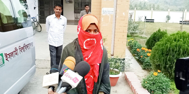 ইবি ছাত্রী নির্যাতন : আগামীকাল ক্যাম্পাসে ফিরবেন ভুক্তভোগী ফুলপরী