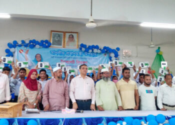 শাজাহানপুরে ট্যাব পেল ১৮৬ জন মেধাবী শিক্ষার্থী