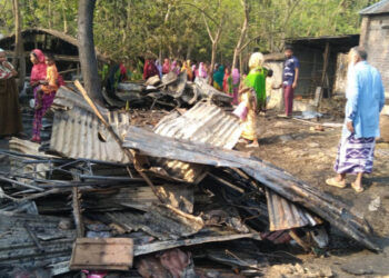চাঁপাইনবাবগঞ্জে আগুনে পুড়ল ৮ ঘর