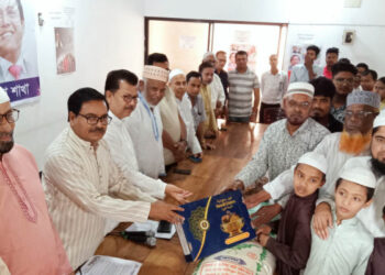 জামালপুরে   প্রধানমন্ত্রীর পক্ষ থেকে এতিম অসহায়দের মাঝে খাদ্য সামগ্রী বিতরণ