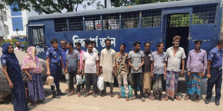 বেনাপোলে মাদকসহ বিভিন্ন মামলার ১৪জন পলাতক আসামী গ্রেফতার