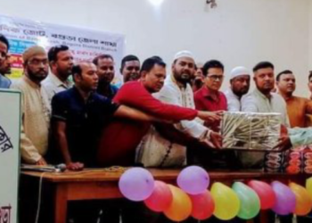 বগুড়ায় সাংবাদিক জোটের ঈদ সামগ্রী   বিতরণ দোয়া ও আলোচনা সভা অনুষ্ঠিত!