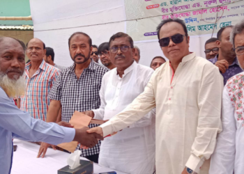 সমাজের ৫০০ পরিবারকে অর্থ সহায়তা করলেন সেলিম আহাম্মেদ হেনা