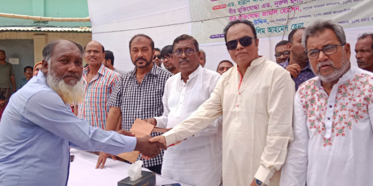 সমাজের ৫০০ পরিবারকে অর্থ সহায়তা করলেন সেলিম আহাম্মেদ হেনা