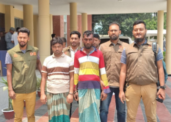যশোরের বেনাপোল সীমান্তে অস্ত্রসহ ২জন আটক