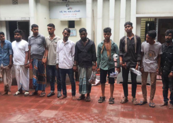 রূপগঞ্জের চনপাড়ায় পুলিশের যৌথ অভিযান মাদক ও ধারালো অস্ত্রসহ গ্রেপ্তার ১৫