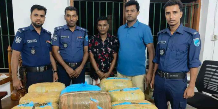 সোনারগাঁয়ে কুখ্যাত গাঁজা ব্যবসায়ী ইলিয়াস ২০ কেজি গাঁজাসহ আটক