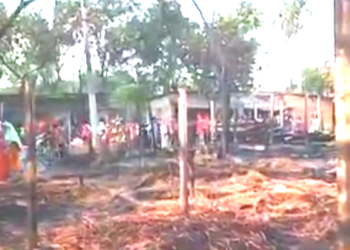 রাণীশংকৈলে ভয়াবহ অগ্নিকান্ডে ১৫ টি ঘর পুড়ে ছাঁই