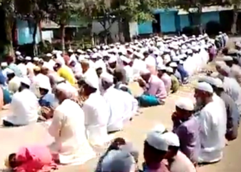 রানীশংকৈলে   বৃষ্টির জন্য শতাধিক মুসল্লির মোনাজাত 