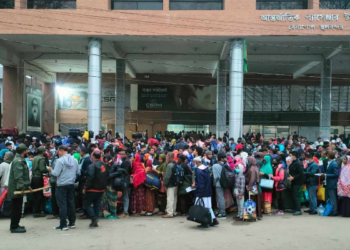 পুলিশের বিশেষ নজরদারিতে   বেনাপোল চেকপোস্ট ইমিগ্রেশনে নিরাপদে পাসপোর্ট যাত্রীরা