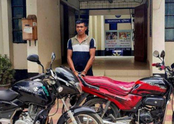 বগুড়ায়   জুডিশিয়াল ম্যাজিস্ট্রেট আদালত প্রাঙ্গন থেকে আসামি পলায়ন