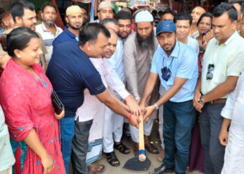 রূপগঞ্জের   ইছাপুরা ব্রীজ-দুর্গামন্দির সড়ক নির্মাণ কাজের উদ্বোধন