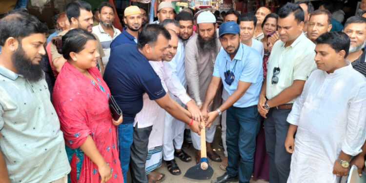 রূপগঞ্জের ইছাপুরা ব্রীজ-দুর্গামন্দির সড়ক নির্মাণ কাজের উদ্বোধন