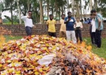 শাজাহানপুরে ৭ বছর আগের   মোড়কে নকল চিপস,জরিমানা ৬০ হাজার টাকা!