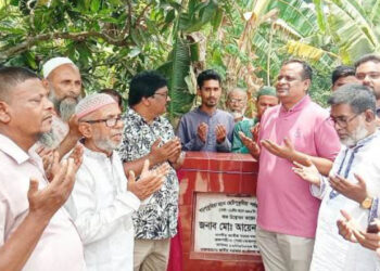 পবায় নতুন রাস্তা পাকাকরণ কাজের উদ্বোধন