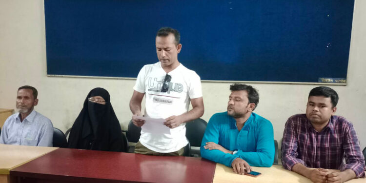 যশোরে ভাই বোনের জমির বিরোধ নিয়ে সংবাদ সম্মেলন