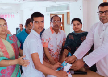 জামালপুরের শিক্ষার্থীদের মাঝে ঈদ সামগ্রী বিতরণ