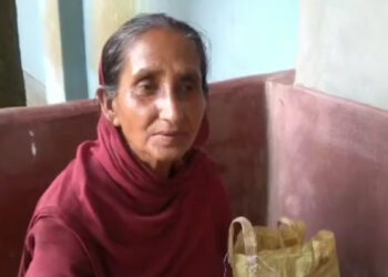 অসহায় জায়েদার পাশে থাকার প্রতিশ্রুতি দিলেও কেউ নেই,ফিরে গেলেন ভিক্ষাবৃত্তিতে