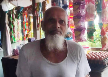 সোনারগাঁয়ে বৃদ্ধের গলায় ছুরি   ধরে ৪ অটো রিকশা ছিনতাই