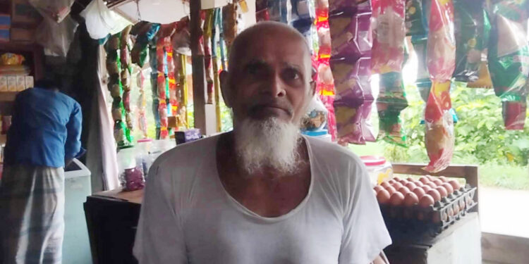 সোনারগাঁয়ে বৃদ্ধের গলায় ছুরি   ধরে ৪ অটো রিকশা ছিনতাই