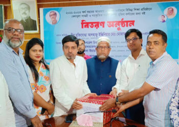জামালপুর সদর উপজেলায় খেলাধুলা সামগ্রী, সাংস্কৃতিক সরঞ্জাম ও বই বিতরণ