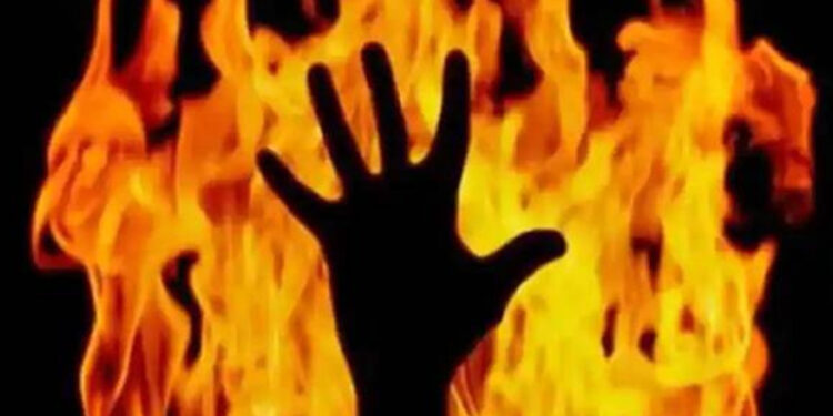 শিবগঞ্জে আগুনে পুড়ে নারীর মৃত্যু