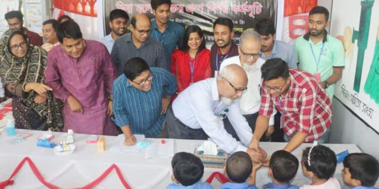 বশেমুরবিপ্রবিতে বিনামূল্যে রক্তের গ্রুপ নির্ণয়