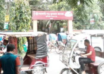 এইচএসসি পরীক্ষার প্রবেশপত্র আনতে গিয়ে জানতে পারে তারা কলেজে ভর্তিই হয়নি