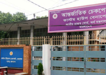 বেনাপোলে পাসপোর্টযাত্রীকে পিটিয়ে জখম   করলো কাস্টমস শুল্ক গোয়েন্দা সদস্য