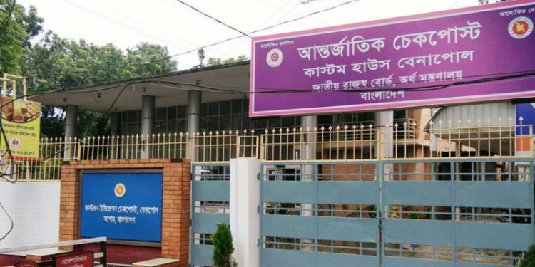 বেনাপোলে পাসপোর্টযাত্রীকে পিটিয়ে জখম   করলো কাস্টমস শুল্ক গোয়েন্দা সদস্য