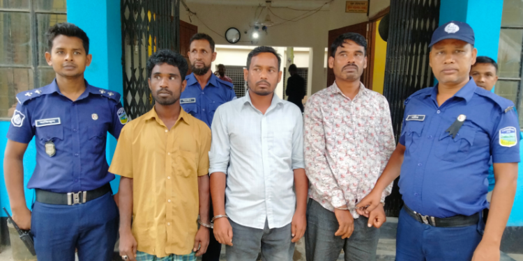 ওয়ার্ড আওয়ামী লীগ নেতার চাঁদাবাজি মামলায় কৃষক লীগ নেতাসহ গ্রেপ্তার ৩