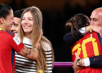 চুমুকান্ডে আমরণ অনশনে রুবিয়ালসের মা