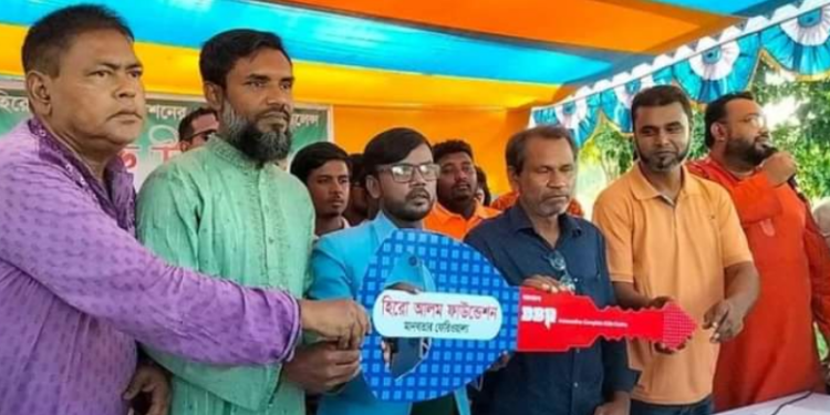 বগুড়ায় হিরো আলম অ্যাম্বুলেন্স সার্ভিস উদ্বোধন